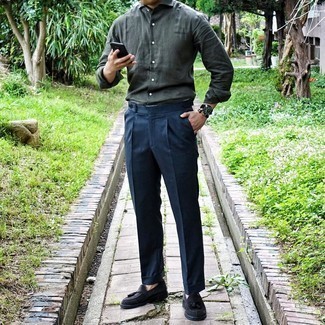 Dark Green Long Sleeve Shirt Outfits For Men: Wear a dark green long sleeve shirt with navy dress pants to look like a true fashion guru. On the footwear front, this ensemble pairs really well with black suede tassel loafers.