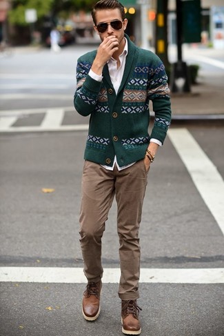 For relaxed dressing with a contemporary spin, make a dark green fair isle shawl cardigan and khaki chinos your outfit choice. If you want to instantly bump up this getup with one single item, why not enter brown leather casual boots into the equation?