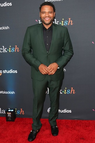 Anthony Anderson wearing Dark Green Suit, Black Dress Shirt, Black Leather Loafers