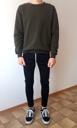 Dark Green Sweatshirt Outfits For Men: This relaxed combination of a dark green sweatshirt and navy skinny jeans is a safe bet when you need to look nice but have no time to pick out a look. For maximum effect, add black and white canvas low top sneakers to your getup.