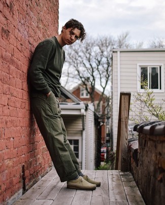 Olive Chinos Outfits: A dark green sweatshirt and olive chinos are a pairing that every modern guy should have in his casual styling lineup. Beige suede desert boots look right at home here.