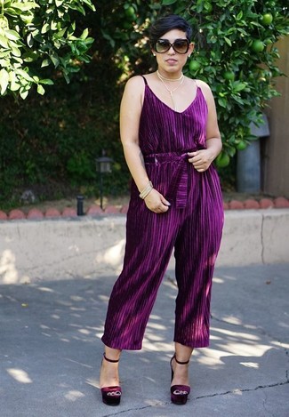 For an ensemble that's very simple but can be modified in plenty of different ways, opt for a dark purple jumpsuit. You know how to elevate this ensemble: dark purple velvet heeled sandals.