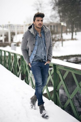 Knit Cardigan Outfits For Men: This combination of a knit cardigan and blue skinny jeans is extra versatile and provides a casual and cool look. Balance this ensemble with a sleeker kind of shoes, such as these grey suede casual boots.