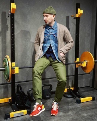 Olive Jeans Outfits For Men: A blue denim jacket and olive jeans are the perfect way to infuse effortless cool into your casual styling repertoire. When it comes to shoes, go for something on the laid-back end of the spectrum and finish your outfit with red and white athletic shoes.