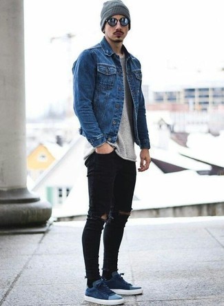 Blue Suede Low Top Sneakers Outfits For Men: Hard proof that a blue denim jacket and black ripped skinny jeans look amazing when paired together in a relaxed casual look. Balance out your outfit with a smarter kind of shoes, such as these blue suede low top sneakers.