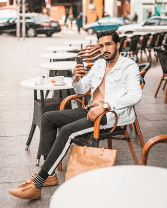 Black Horizontal Striped Socks Outfits For Men: For a casually cool getup, wear a white denim jacket with black horizontal striped socks — these two items go beautifully together. Give an elegant twist to an otherwise everyday ensemble by finishing with tan leather low top sneakers.