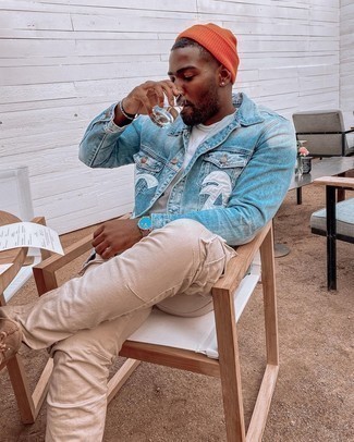 Orange Beanie Outfits For Men: A light blue embroidered denim jacket and an orange beanie are the kind of casual staples that you can style a great deal of ways. Tan athletic shoes will give an extra touch of style to an otherwise all-too-common getup.