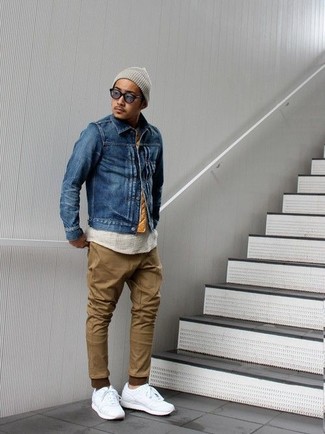 Grey Beanie Outfits For Men: Definitive proof that a blue denim jacket and a grey beanie look amazing when combined together in an urban outfit. White leather low top sneakers will breathe a dash of class into an otherwise all-too-common ensemble.
