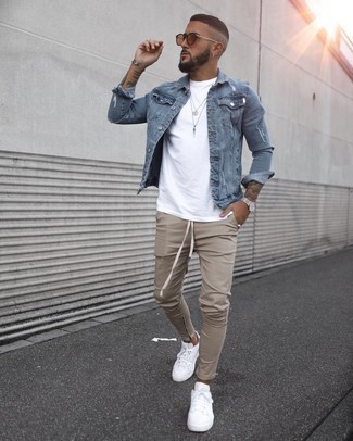 Orange Sunglasses Outfits For Men: A blue denim jacket and orange sunglasses are both versatile menswear essentials that will integrate perfectly within your daily styling lineup. Bring a different twist to this ensemble by finishing with white canvas low top sneakers.