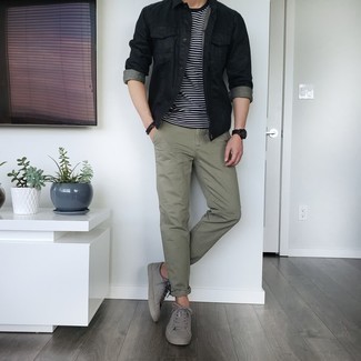 Black and White Horizontal Striped Crew-neck T-shirt Outfits For Men: To pull together an off-duty menswear style with a modern take, rock a black and white horizontal striped crew-neck t-shirt with olive chinos. The whole ensemble comes together perfectly when you complement this ensemble with grey leather low top sneakers.