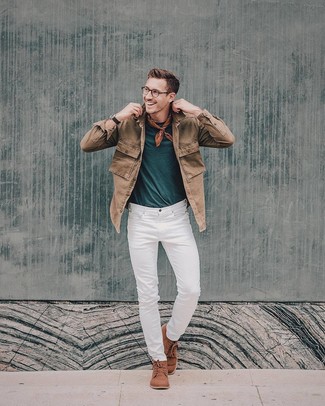 Dark Green Crew-neck T-shirt Outfits For Men: Putting together a dark green crew-neck t-shirt with white jeans is a good choice for a casually cool look. Why not take a more sophisticated approach with footwear and add a pair of brown suede desert boots to the equation?