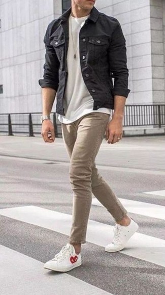 Beige Jeans Outfits For Men: Fashionable and functional, this relaxed casual combo of a charcoal denim jacket and beige jeans will provide you with wonderful styling opportunities. Complement this look with a pair of white print canvas low top sneakers and ta-da: your getup is complete.