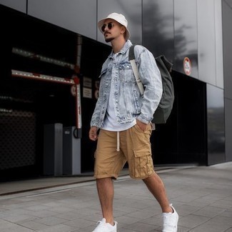 Dark Green Canvas Backpack Outfits For Men: Opt for a light blue denim jacket and a dark green canvas backpack for an off-duty ensemble. Wondering how to complement this ensemble? Finish off with a pair of white canvas low top sneakers to kick it up.