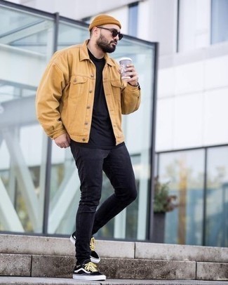 Black Skinny Jeans Outfits For Men: A tan denim jacket and black skinny jeans paired together are a match made in heaven for gentlemen who love casual ensembles. Introduce black and white canvas low top sneakers to your look and you're all done and looking spectacular.