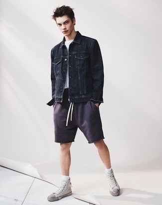 Navy Sports Shorts Outfits For Men: Exhibit your expertise in men's fashion in this contemporary pairing of a navy denim jacket and navy sports shorts. Let your styling savvy really shine by finishing off this ensemble with grey canvas high top sneakers.