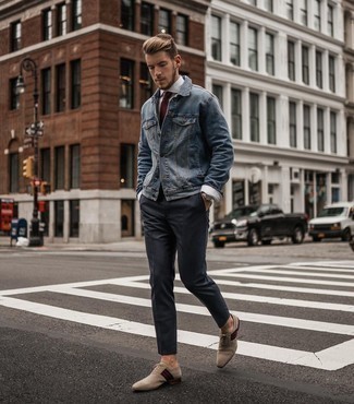 Tan Suede Oxford Shoes Outfits: This combo of a blue denim jacket and charcoal chinos combines comfort and utility and helps you keep it low-key yet current. And if you wish to effortlessly up this look with one piece, why not complete this outfit with tan suede oxford shoes?