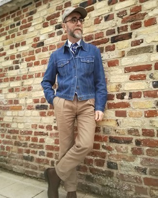 Tobacco Leather Casual Boots Warm Weather Outfits For Men: Prove that nobody does off-duty quite like you do by opting for a navy denim jacket and khaki chinos. Wondering how to complement this look? Finish with tobacco leather casual boots to spruce it up.