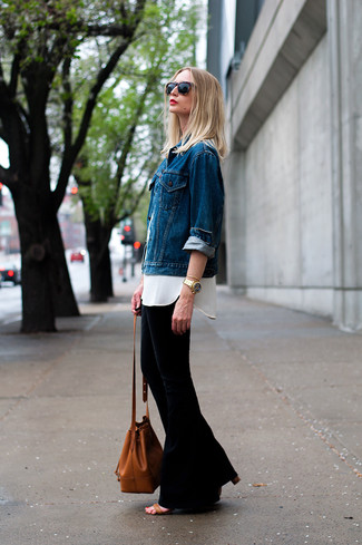 Black Flare Pants with Denim Jacket Outfits (2 ideas & outfits)