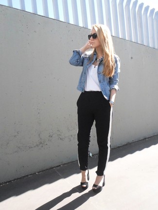 Black and White Sweatpants Outfits For Women: The go-to for relaxed style? A light blue denim jacket with black and white sweatpants. Complete your look with a pair of black chunky suede heeled sandals to instantly amp up the fashion factor of your look.