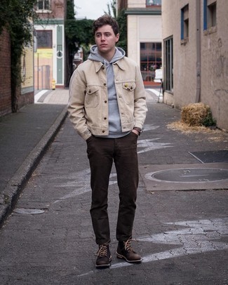 Beige Denim Jacket Outfits For Men: You're looking at the definitive proof that a beige denim jacket and dark brown chinos look amazing when you team them up in an off-duty outfit. Boost the classiness of your getup a bit by rocking dark brown leather casual boots.