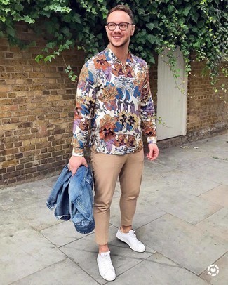 White Floral Long Sleeve Shirt Outfits For Men: A white floral long sleeve shirt and khaki chinos make for the ultimate relaxed casual style for any modern gentleman. The whole look comes together if you introduce white canvas low top sneakers to the mix.
