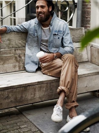Grey Denim Jacket Outfits For Men: A grey denim jacket looks especially good when paired with khaki chinos. Play down the formality of this outfit with white low top sneakers.