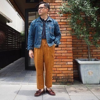 Tobacco Cargo Pants Outfits: A navy denim jacket and tobacco cargo pants are a good go-to getup to have in your closet. If you want to easily smarten up this outfit with a pair of shoes, why not throw dark brown leather tassel loafers into the mix?