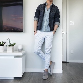 White and Blue Vertical Striped Short Sleeve Shirt Outfits For Men: For a neat and relaxed ensemble, try teaming a white and blue vertical striped short sleeve shirt with white chinos — these items work nicely together. A good pair of grey leather low top sneakers ties this look together.