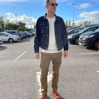 Dark Green Sunglasses Outfits For Men: Go for something off-duty yet current with a navy denim jacket and dark green sunglasses. If you wish to immediately level up this outfit with shoes, why not add a pair of tobacco leather casual boots to your look?