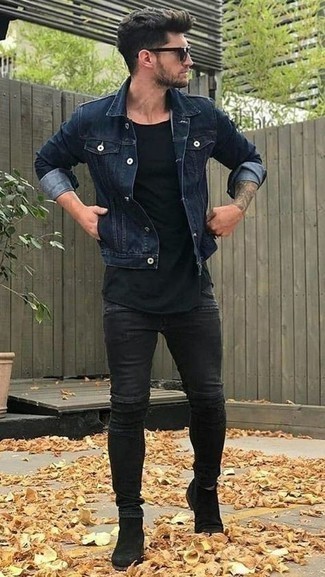 Skinny Jeans Outfits For Men: For effortless style without the need to sacrifice on comfort, we like this pairing of a navy denim jacket and skinny jeans. If you need to effortlessly perk up this outfit with one piece, add a pair of black suede chelsea boots to the mix.