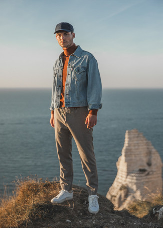 Light Blue Denim Jacket Outfits For Men: Consider pairing a light blue denim jacket with khaki chinos for relaxed dressing with a fashionable spin. For a more laid-back spin, why not add a pair of white leather low top sneakers to the mix?