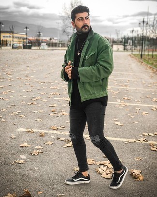 Black and White Leather Low Top Sneakers Outfits For Men: Pairing a green denim jacket with charcoal ripped skinny jeans is an on-point pick for a relaxed outfit. A pair of black and white leather low top sneakers instantly dresses up the look.