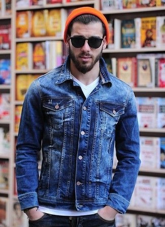 Wear a blue denim jacket with navy jeans to assemble a cool and relaxed outfit.