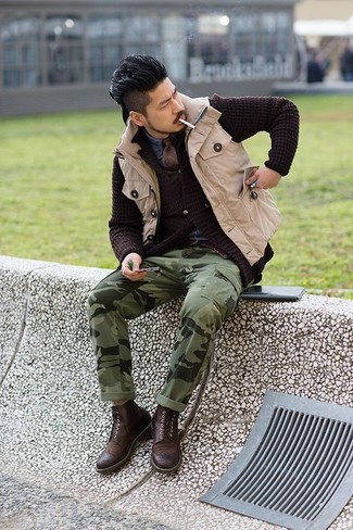 Tan Gilet Outfits For Men: 