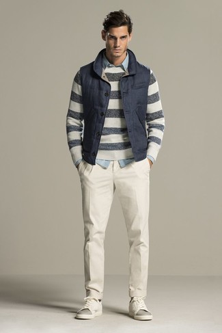 Grey Horizontal Striped Crew-neck Sweater Outfits For Men: 