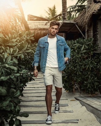 Grey Linen Shorts Outfits For Men: Why not make a blue denim shirt and grey linen shorts your outfit choice? As well as super practical, these pieces look great when married together. The whole look comes together when you introduce black and white canvas low top sneakers to the equation.