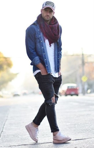 Black Jeans with Blue Denim Shirt Relaxed Outfits For Men: This laid-back combination of a blue denim shirt and black jeans is a lifesaver when you need to look good in a flash. When in doubt as to what to wear when it comes to shoes, stick to pink leather low top sneakers.