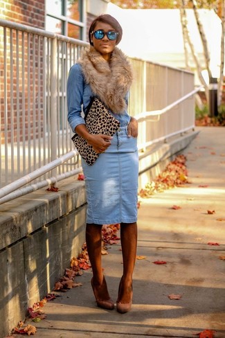 Tan Fur Scarf Outfits For Women: Consider pairing a blue denim shirt with a tan fur scarf for a casual and stylish getup. And if you wish to easily level up this look with one single piece, why not complete this outfit with beige suede pumps?