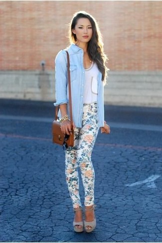 White and Red Floral Skinny Pants Outfits: Flaunt your styling skills by combining a light blue denim shirt and white and red floral skinny pants for a casual ensemble. Grey suede heeled sandals will easily elevate even the most casual of combos.
