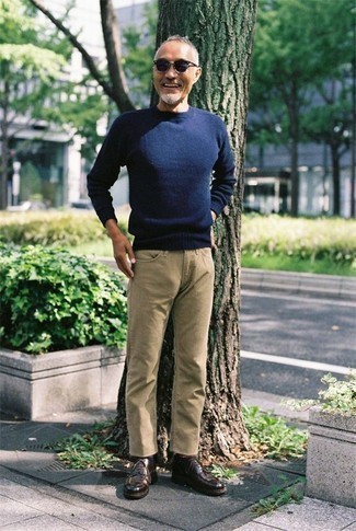 Khaki Jeans Outfits For Men After 50: 