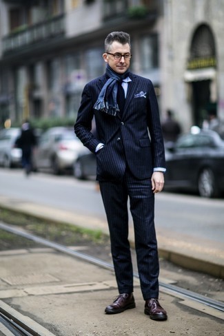 Navy Tie Outfits For Men: 