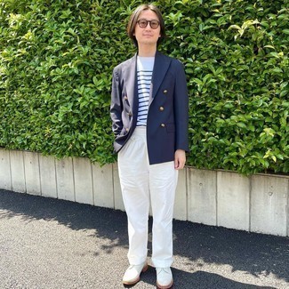 White and Navy Horizontal Striped Crew-neck T-shirt Outfits For Men: This pairing of a white and navy horizontal striped crew-neck t-shirt and white chinos is a great ensemble for off duty. Feeling brave today? Class up this look by rocking white suede derby shoes.