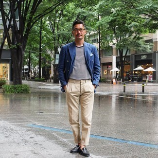 Blue Jacket Outfits For Men: Opt for a blue jacket and beige dress pants for a seriously smart getup. We're loving how cohesive this outfit looks when rounded off by black leather loafers.