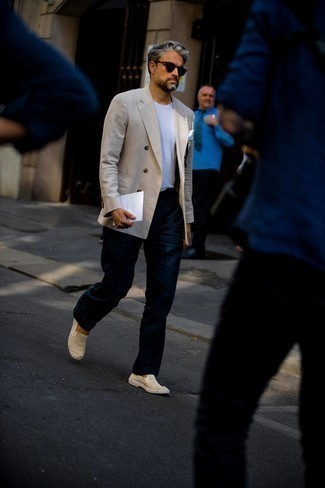 Beige Canvas Slip-on Sneakers Outfits For Men: We're loving how this combination of a beige linen double breasted blazer and navy dress pants instantly makes you look polished and sharp. Rounding off with a pair of beige canvas slip-on sneakers is an effortless way to introduce a sense of stylish casualness to this look.