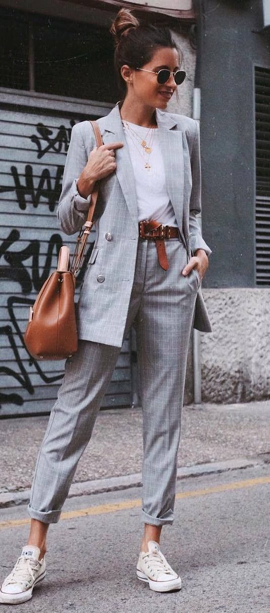 Grey Pants with White T-shirt Smart Casual Spring Outfits For