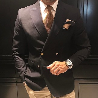 Beige Silk Pocket Square Outfits: A black double breasted blazer and a beige silk pocket square paired together are the perfect look for gentlemen who prefer relaxed combos.