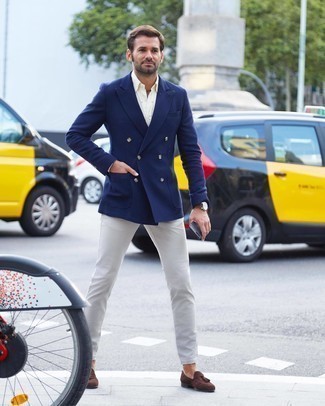 Mustard Dress Shirt Outfits For Men: This classic and casual combination of a mustard dress shirt and white chinos is super easy to throw together in no time, helping you look amazing and ready for anything without spending a ton of time going through your wardrobe. Bring an elegant twist to an otherwise straightforward look by wearing brown suede tassel loafers.