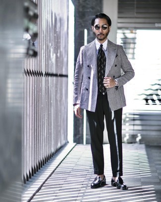 Double Breasted Blazer Outfits For Men: Consider wearing a double breasted blazer and black dress pants to look like a true style connoisseur. And if you want to immediately tone down your outfit with shoes, why not introduce black leather loafers to the equation?