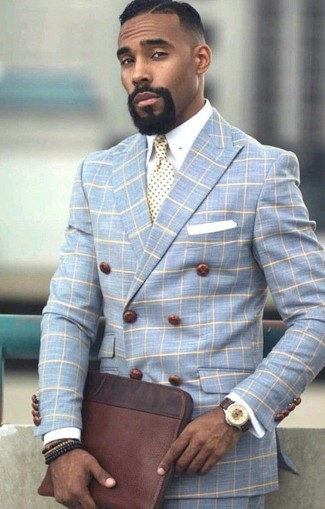 Tan Tie Outfits For Men: A light blue check double breasted blazer and a tan tie? Make no mistake, this look will turn every head around.