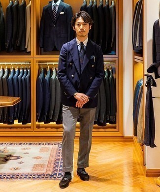 Blue Polka Dot Pocket Square Outfits: A navy double breasted blazer and a blue polka dot pocket square will convey this relaxed and dapper vibe. Why not take a classic approach with shoes and complement this ensemble with a pair of dark brown suede loafers?